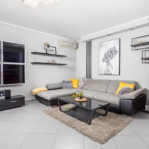 Skyriver Apartment