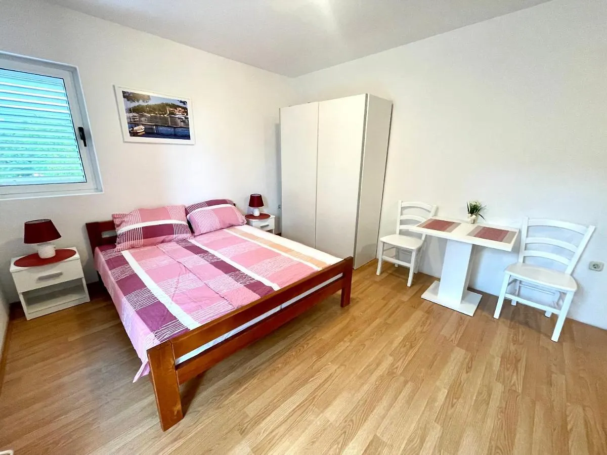 Villa Julie Jadranovo 0*,