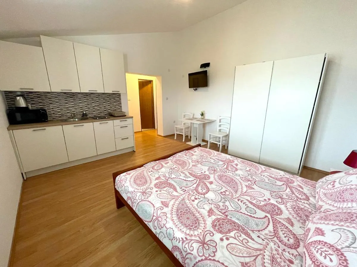 Villa Julie Jadranovo 0*,